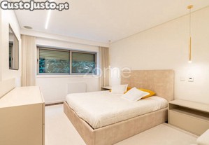 Apartamento T2 Mobilado, Com Varanda E Garagem...