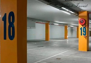 Parque de Estacionamento com Elevador em Edifício Autónomo: 143 Lugares Licenciados sem Condomínio
