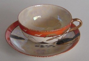 Chávena chá porcelana japonesa "casca ovo" pintada à mão. Periodo Taisho 1913/26