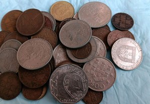 Dezenas de moedas diversas