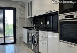 Apartamento T2 Novo Num Prdio De 3 Andares No...