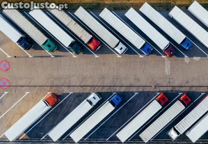 Estacionamiento privativo para pesados e outros.  Junto � A23 enlace Moita.