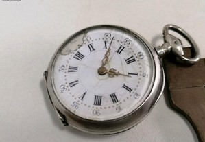 Relógio bolso prata chavinha