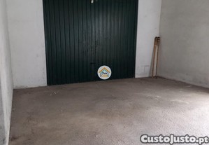 de garagem no centro da vila