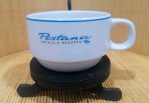 Bonita chávena de café em loiça com o nome da cadeia de hotéis Pestana em porcelana da fábrica V A