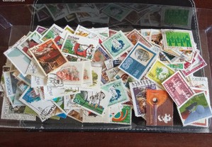 Caixa com selos de Portugal taxas altas