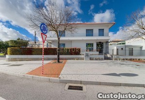 Moradia T6 remodelada - Linda-a-Velha