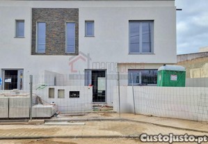 Moradia T4 em Atouguia da Baleia, €430.000