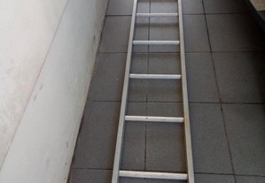 Escada de Aluminio com 9 Degraus como Nova