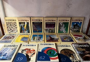 Lote de 62 números antigos dos CADERNOS DE ECONOMIA - 15EUR
