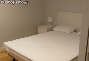 T1 Kit mobilado prximo ao Hospital Santo Antnio, ICBAS, Clrigos - Porto