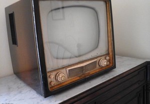 Televisão vintage da marca Nordmende, Diplomat 57