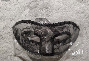 Máscara mulher noite