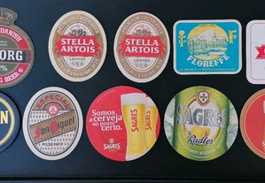 Conjunto de 10 bases de publicidade a diferentes marcas de cerveja nacionais e estrangeiras
