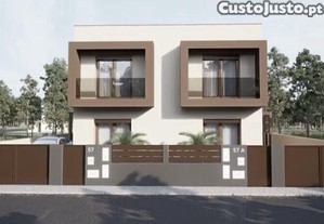 Casa / Villa em Fernão Ferro de 130,00 m²