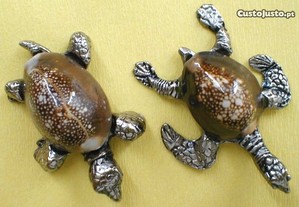Tartaruga feita de concha e metal 5x3cm