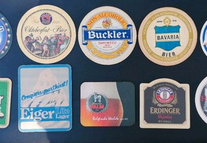 Conjunto de 10 bases de publicidade a diferentes marcas de cerveja estrangeiras