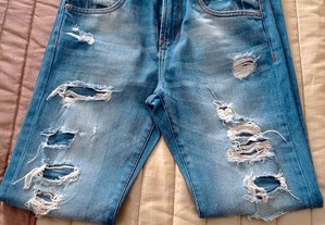 Jeans ganga com efeito deslavado e rasgões para rapaz Tam. 9/10 Marca Zara