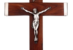 Crucifixo em madeira com incrustações em Prata antiga