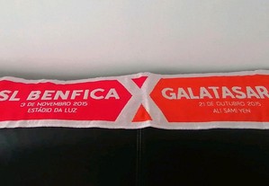 Cachecol do clube de futebol Sport Lisboa e Benfica do jogo com Galatasaray para Liga dos Campeões