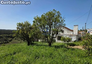 Quintinha com 12.484m2 de Terreno e 260m2 de rea bruta. Possibilidade de construir mais casas.