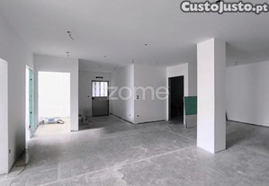 Apartamento T2+1 Integralmente Renovado