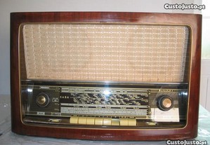 Radio antigo SABA