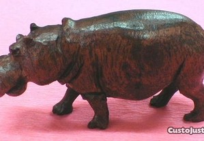 Hipopótamo de madeira 10x5cm