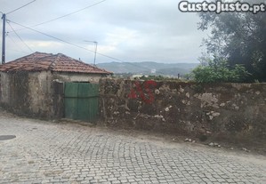 Moradia Para Restauro Em Roriz, Santo Tirso | 2.000 M² De Terreno