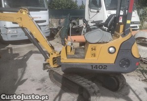 Mini giratoria neuson 1500kilos