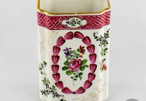Jarra retangular porcelana de Paris Samson com esmaltes em relevo, séc. XIX