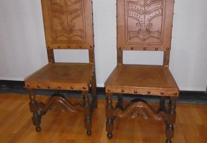 8 Cadeiras rústicas em madeira maciça e couro