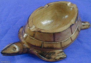 Tartaruga em madeira cinzeiro10x16cm