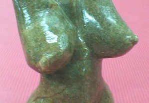 Busto pedra sabão 9,5x6x4cm