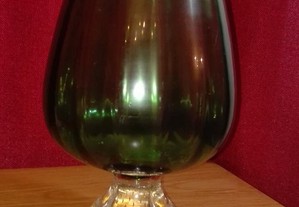 Copo (Jarra) em vidro verde com pé translúcido
