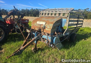 Reboque agricola forrageiro auto carregante usado