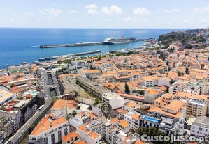 Apartamento T2 - Último piso Funchal centro