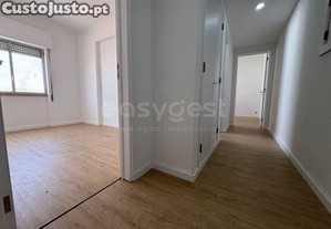 Apartamento T2 Totalmente Renovado Em Setúbal