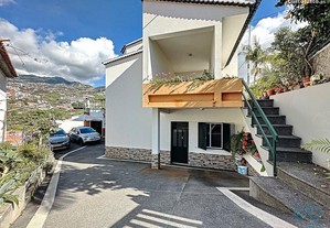 Casa T5 em Madeira de 180,00 m²