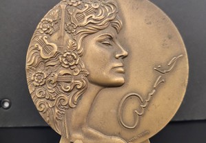 Medalha de bronze alusiva a Amália Rodrigues
