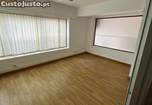 Escritrios privados no O Monte