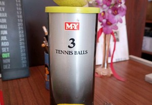 Lata vintage M.Y TORNADO com 2 bolas de tênis usadas
