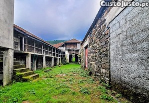 Quinta Com Dependências E Terreno No Aldeamento...