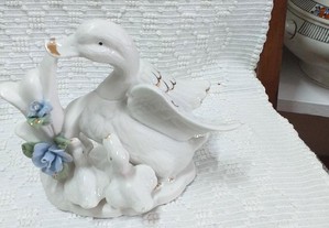 Pato em porcelana