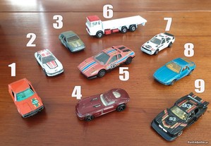 Miniaturas de Carros Desportivos e Clássicos Antigos