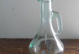 jarro antigo em vidro , pequeno , esverdeado