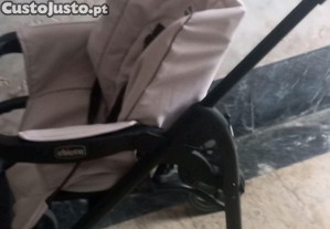 Um carrinho de beb�