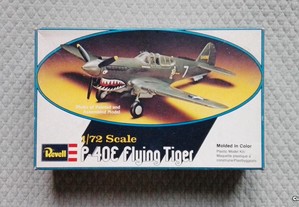Revell P-40E Flying Tiger (kit de avião de 1978)