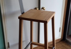 Cadeira alta em madeira e ferro