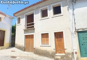 Casa / Villa T3 em Pedrgo Pequeno de 252,00 m